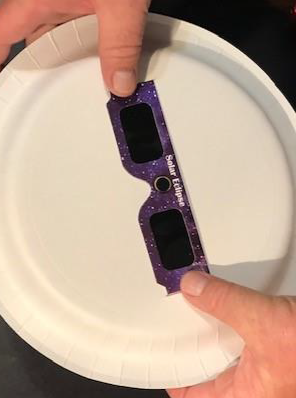 Image showing that the edge of the glasses is completely covering the cutout sections.